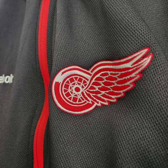 SOLD - Detroit Red Wings hooded zip-up - Picture 4 of 5